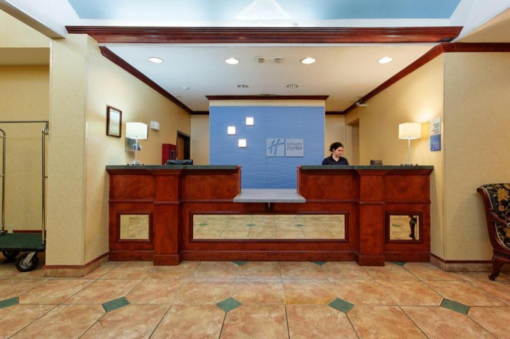 Holiday Inn Express Crockett By Ihg מראה חיצוני תמונה